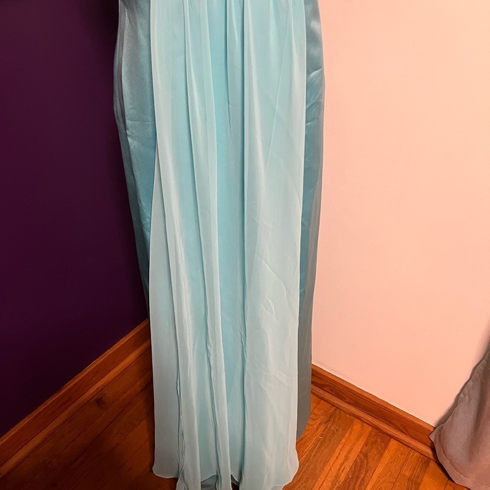 Discontinued David’s Bridal Style D19352 Bridesmaid Gown NWT - Picture 4 of 14